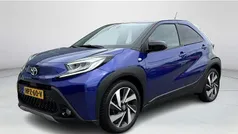 Blauw Gebruikt 2022 Toyota Aygo Premium Hatchback | € 20.445 (Eerlijke prijs)