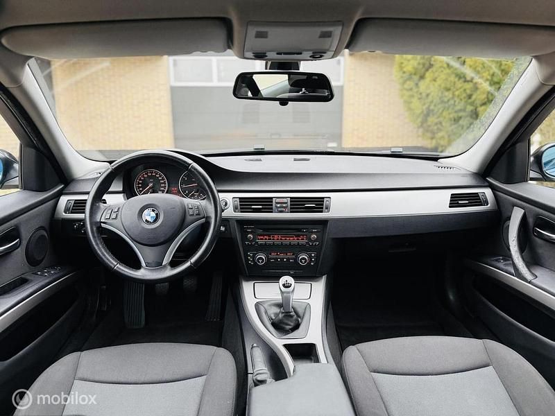 Zwart Occasion 2007 BMW 318 Executive Sedan | € 3.950 (Eerlijke prijs) - Afbeelding 1/4