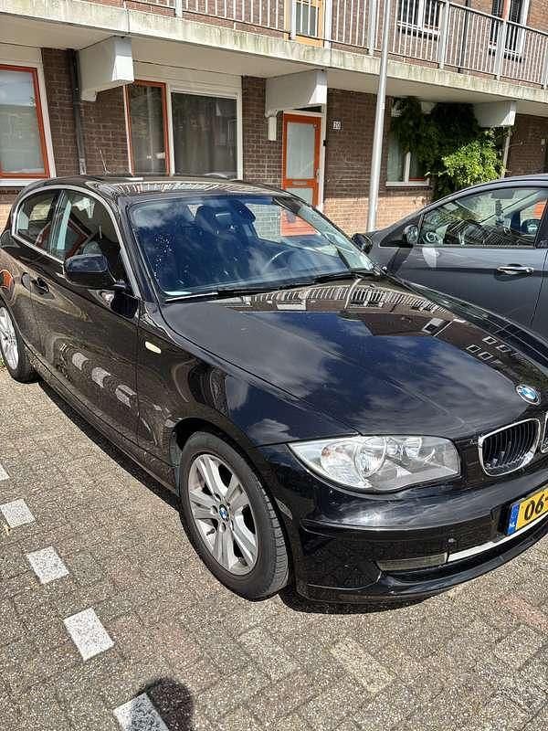 Zwart Gebruikt 2010 BMW 116 Hatchback | € 3.500 (Super prijs) - Afbeelding 1/4