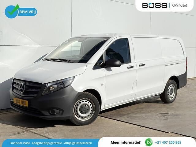 Wit Gebruikt 2020 Mercedes Vito MPV | € 14.445 - Afbeelding 1/4