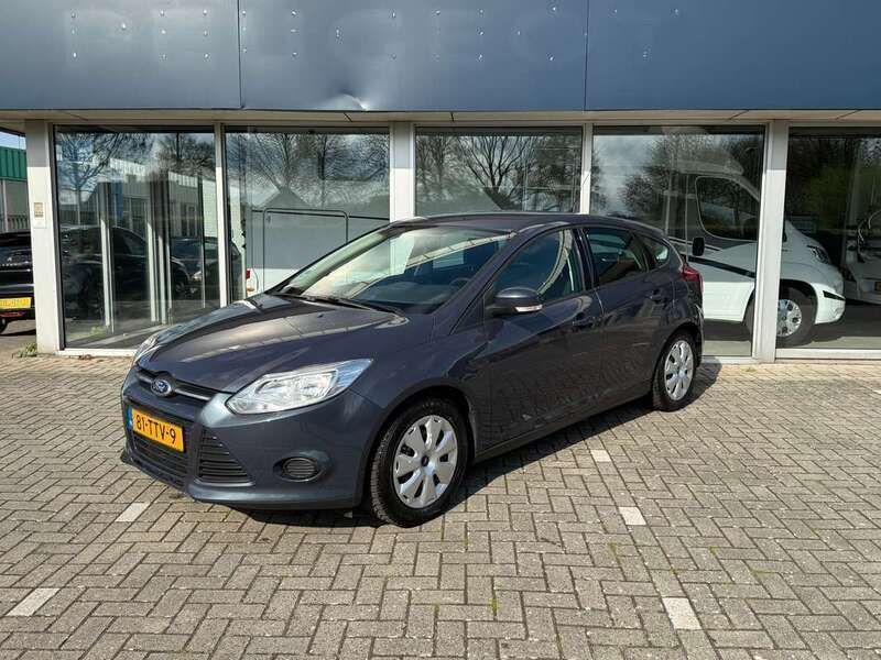 Grijs Gebruikt 2012 Ford Focus Titanium Hatchback | € 3.500 (Eerlijke prijs) - Afbeelding 1/4