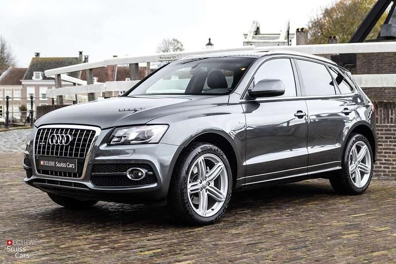 Grijs Gebruikt 2010 Audi Q5 Design SUV | € 36.995 - Afbeelding 1/4