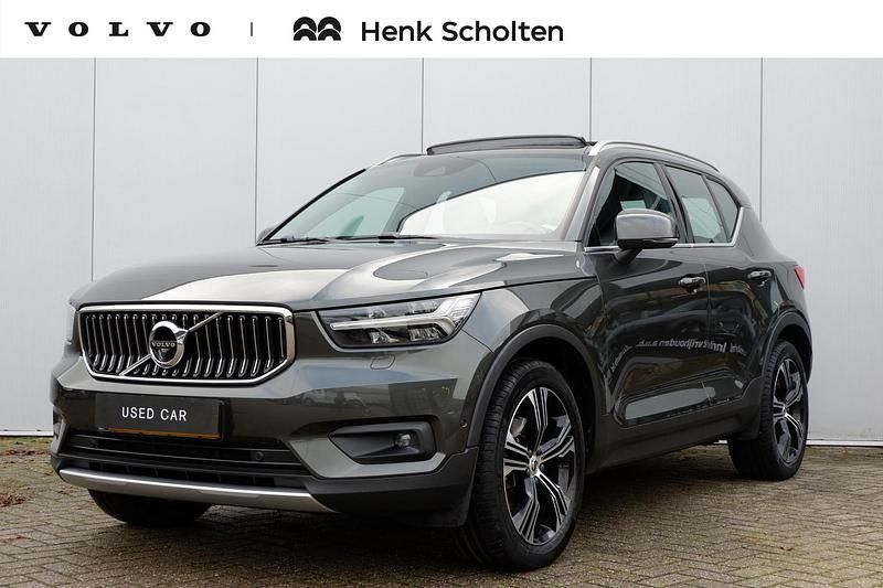 Grijs (metallic) Gebruikt 2018 Volvo XC40 Inscription SUV | € 29.950 (Iets duurder) - Afbeelding 1/4
