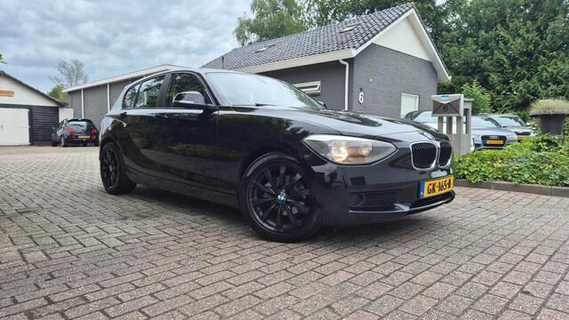 Zwart Gebruikt 2013 BMW 118 Hatchback | € 5.249 (Duur) - Afbeelding 1/4