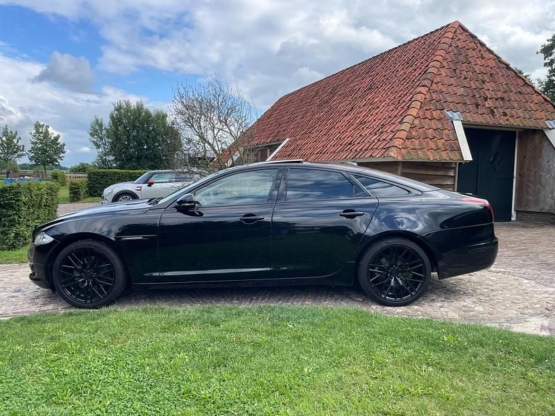 Occasion Jaguar XJ Luxury 241 PK (177 kW) 2013 Zwart, metallic lak Sedan