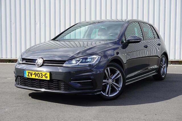 Grijs Gebruikt 2019 VW Golf VII Highline Hatchback | € 18.950 (Iets duurder) - Afbeelding 1/4
