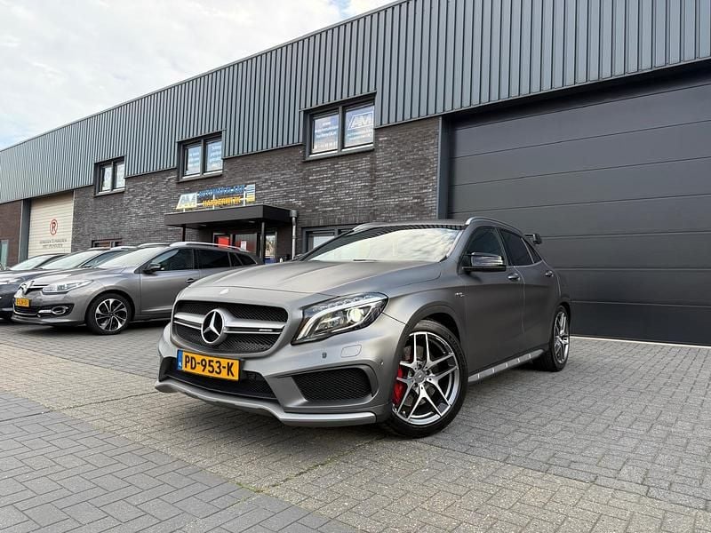 Grijs Occasion 2014 Mercedes GLA45 AMG AMG SUV | € 25.950 (Goede deal) - Afbeelding 1/4