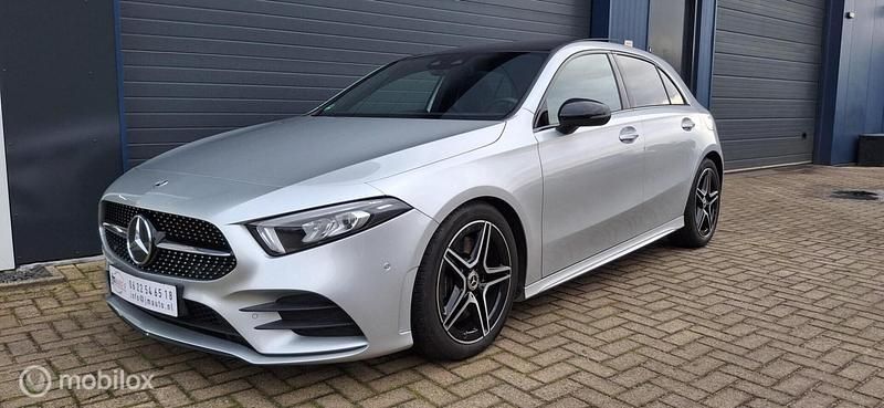 Occasion Mercedes A250 AMG line 2018 Zilver Hatchback