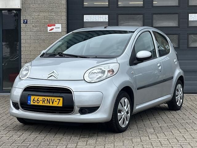 Grijs Gebruikt 2011 Citroën C1 SELECTION Hatchback | € 2.177 (Eerlijke prijs) - Afbeelding 1/4