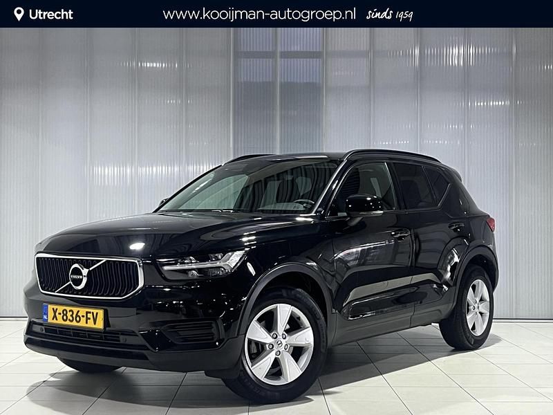 Zwart Gebruikt 2022 Volvo XC40 Momentum SUV | € 34.149 (Eerlijke prijs) - Afbeelding 1/4