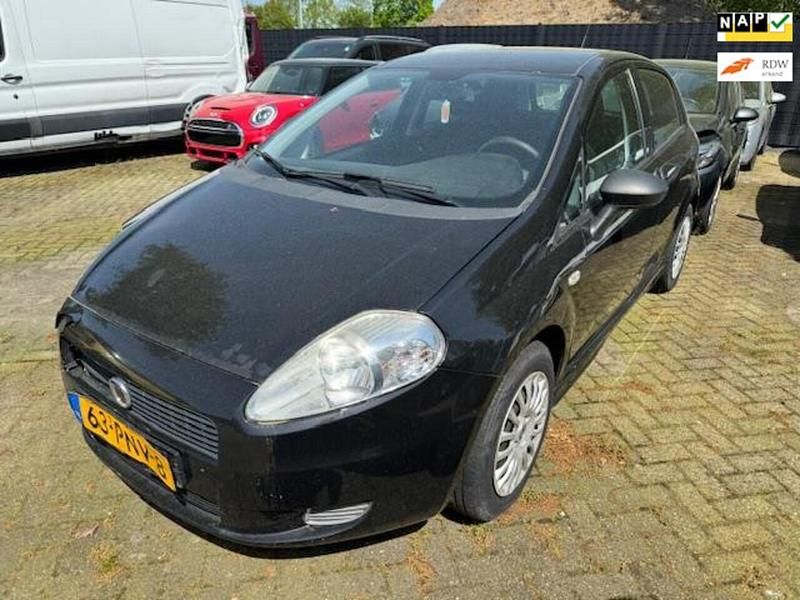 Zwart Gebruikt 2011 Fiat Grande Punto Hatchback | € 1.650 - Afbeelding 1/4