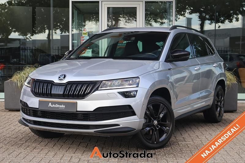 Grijs Gebruikt 2020 Skoda Karoq SportLine SUV | € 23.700 (Eerlijke prijs) - Afbeelding 1/4
