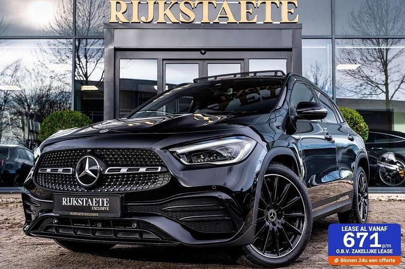 Zwart (metallic) Gebruikt 2023 Mercedes GLA250 AMG SUV | € 41.900 (Eerlijke prijs) - Afbeelding 1/4