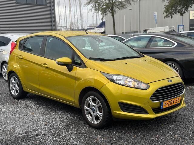 Occasion Ford Fiesta 65 PK (47 kW) 2013 Geel Hatchback
