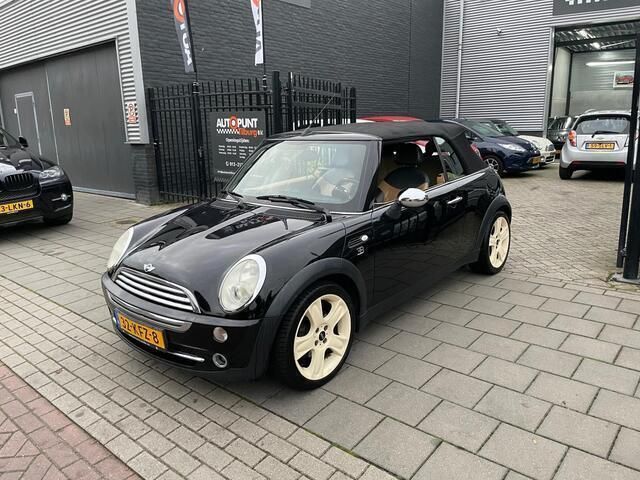 Zwart, metallic lak Gebruikt 2005 Mini One Cabriolet Sport Cabriolet | € 2.999 (Eerlijke prijs) - Afbeelding 1/4