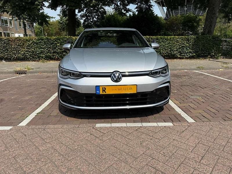 Gebruikt 2022 VW Golf VIII R-line Sedan | € 25.500 (Eerlijke prijs) - Afbeelding 1/4