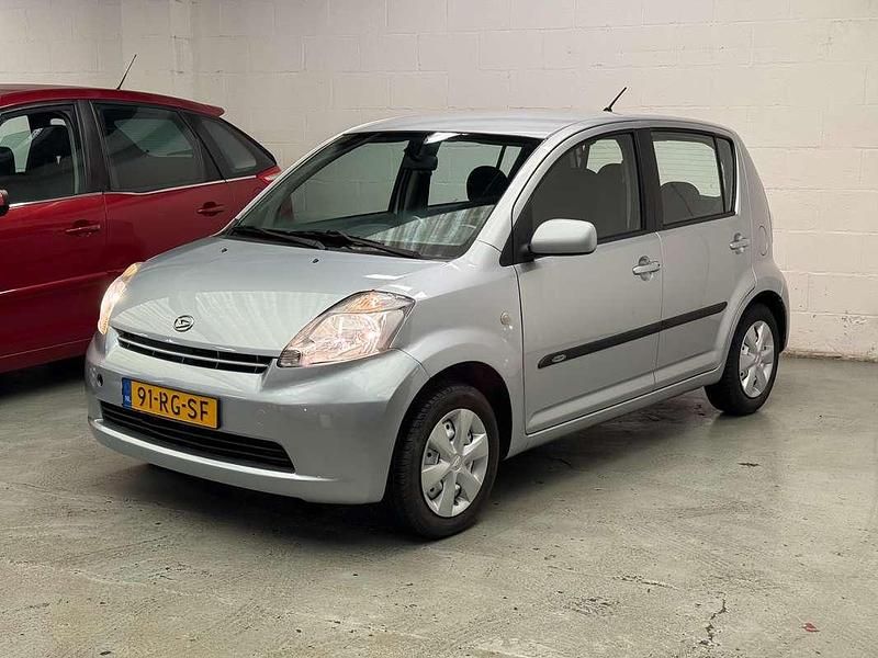 Grijs Gebruikt 2005 Daihatsu Sirion Hatchback | € 1.600 (Eerlijke prijs) - Afbeelding 1/4