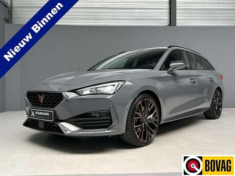 Grijs Gebruikt 2022 Cupra Leon VZ Stationwagen | € 26.945 (Eerlijke prijs) - Afbeelding 1/4