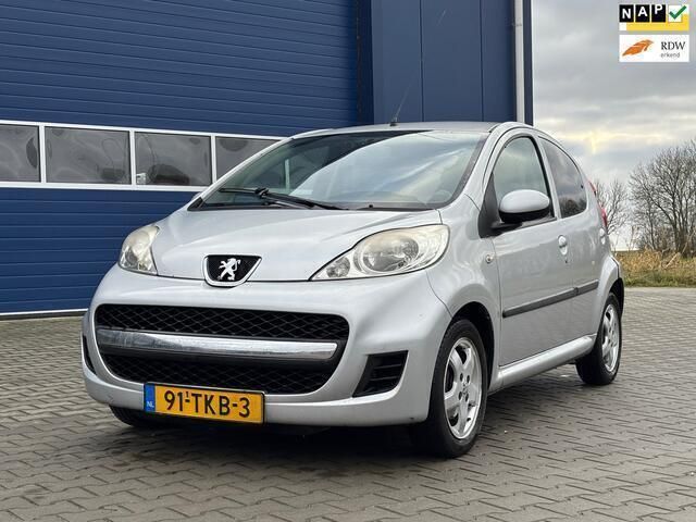 Grijs Gebruikt 2012 Peugeot 107 Hatchback | € 1.950 (Eerlijke prijs) - Afbeelding 1/4