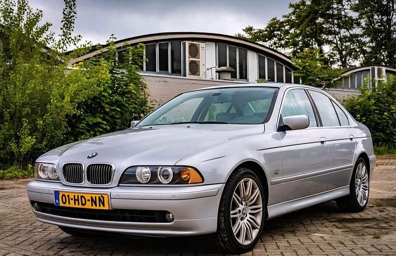 Grijs Gebruikt 2001 BMW 525 Sedan | € 6.100 (Iets duurder) - Afbeelding 1/4