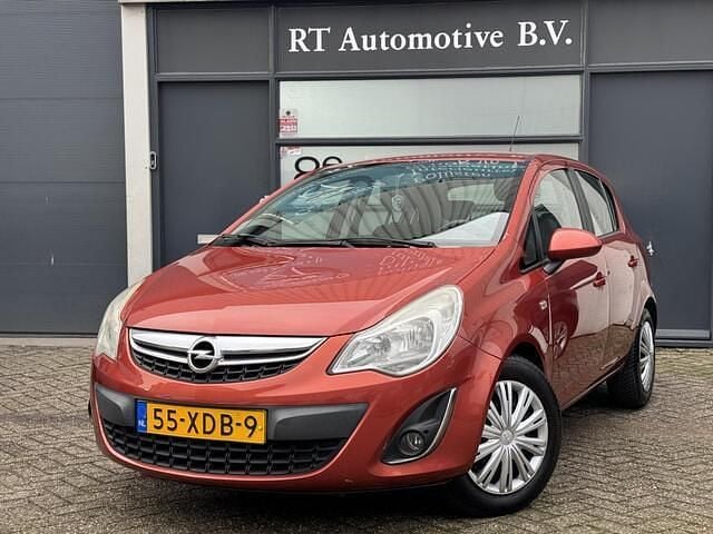 Rood Occasion 2012 Opel Corsa Cosmo Hatchback | € 3.250 (Goede deal) - Afbeelding 1/4
