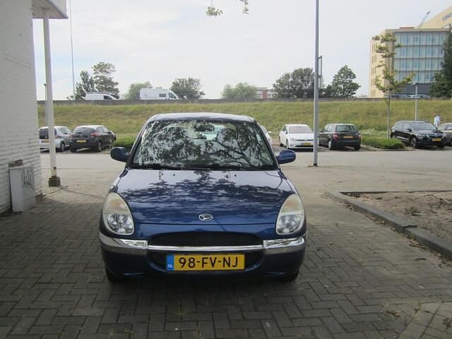 Blauw Gebruikt 2000 Daihatsu Sirion Hatchback | € 2.550 (Eerlijke prijs) - Afbeelding 1/4