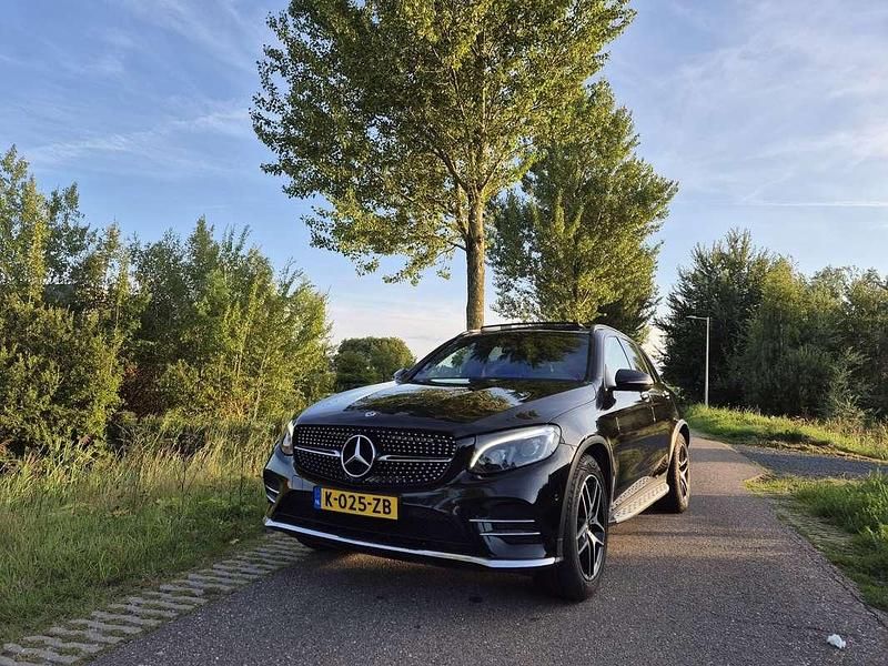 Zwart Gebruikt 2017 Mercedes GLC250 Stationwagen | € 32.995 - Afbeelding 1/4