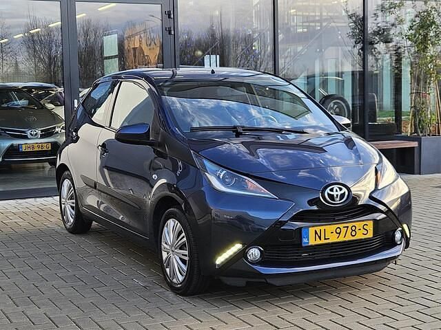 Occasion Toyota Aygo 69 PK (50 kW) 2017 Blauw Hatchback