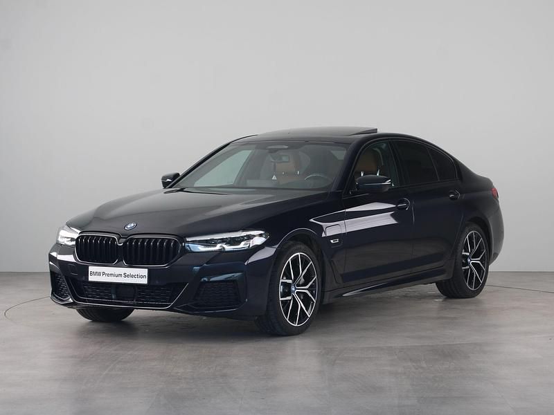 Zwart Occasion 2022 BMW 530e Executive Sedan | € 42.950 (Iets duurder) - Afbeelding 1/4