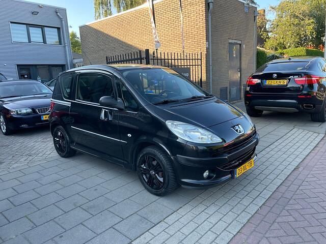 Occasion Peugeot 1007 74 PK (54 kW) 2007 Zwart, metallic lak MPV