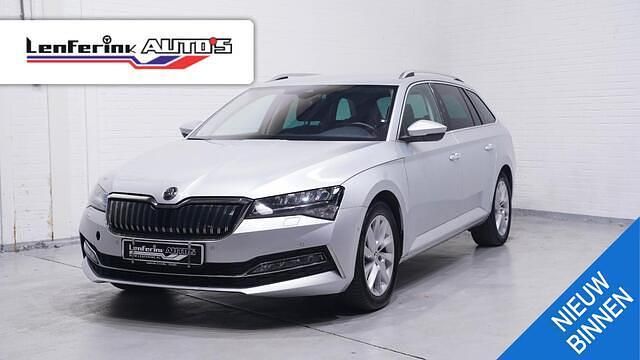 Reflexsilver metallic (8e8e) Occasion 2021 Skoda Superb Style Stationwagen | € 19.850 (Super prijs) - Afbeelding 1/4