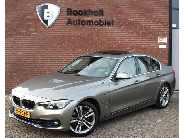Zilver Gebruikt 2018 BMW 330 Sport Line Sedan | € 20.900 (Goede deal) - Afbeelding 1/4