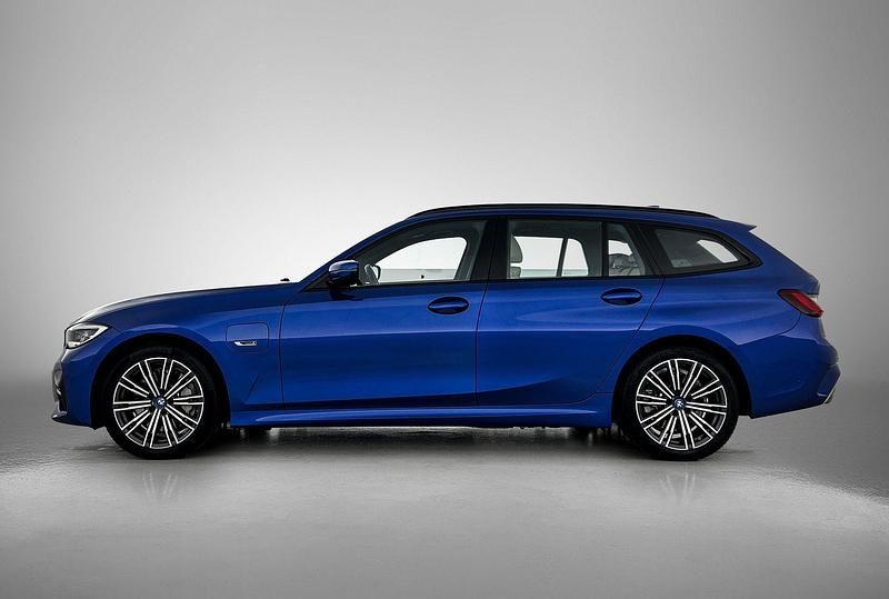 Occasion BMW 330e Basis 292 PK (214 kW) 2022 Blauw Stationwagen