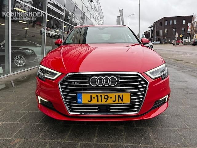 Occasion Audi A3 Sportback e-tron Sport 150 PK (110 kW) 2018 Rood Hatchback