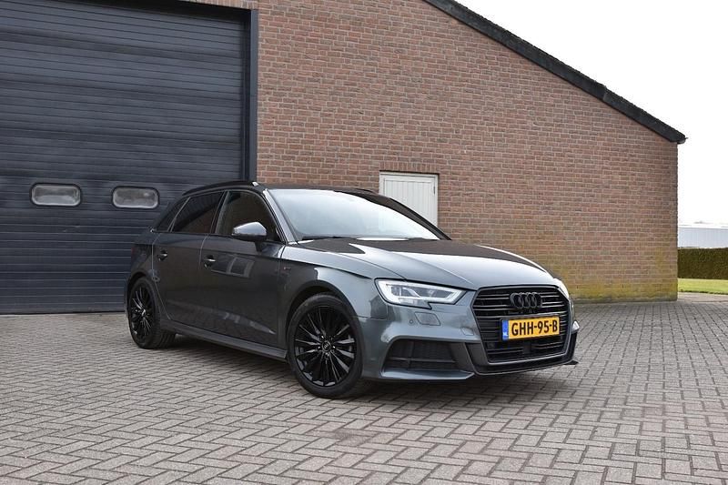 Occasion Audi A3 Sportback S-Line 2017 Grijs Hatchback