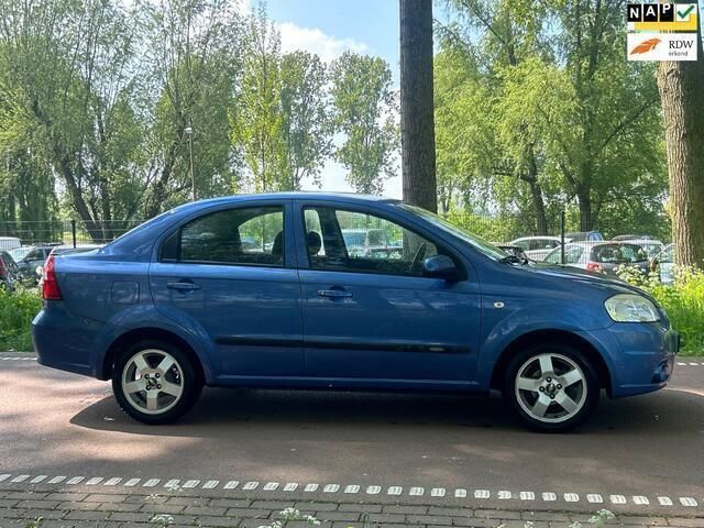 Blauw, metallic lak Gebruikt 2009 Chevrolet Aveo Sedan | € 1.649 (Eerlijke prijs) - Afbeelding 1/4