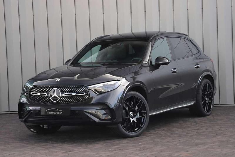Grijs Gebruikt 2024 Mercedes GLC300e AMG SUV | € 77.500 - Afbeelding 1/4