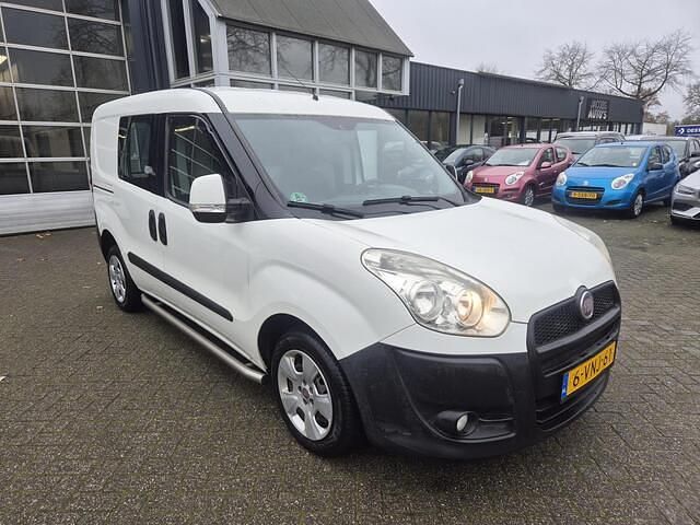 Wit Gebruikt 2011 Fiat Doblò MPV | € 3.500 (Iets duurder) - Afbeelding 1/4