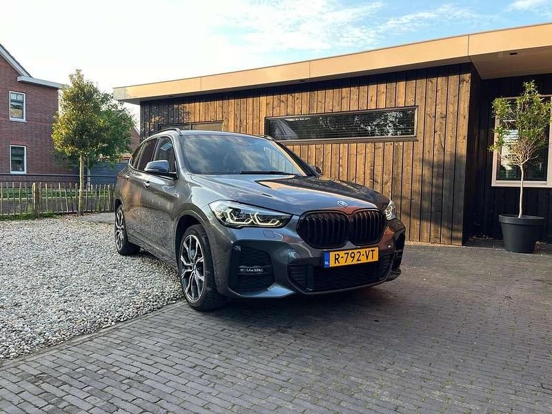 Grijs Gebruikt 2022 BMW X1 SUV | € 29.000 (Eerlijke prijs) - Afbeelding 1/4