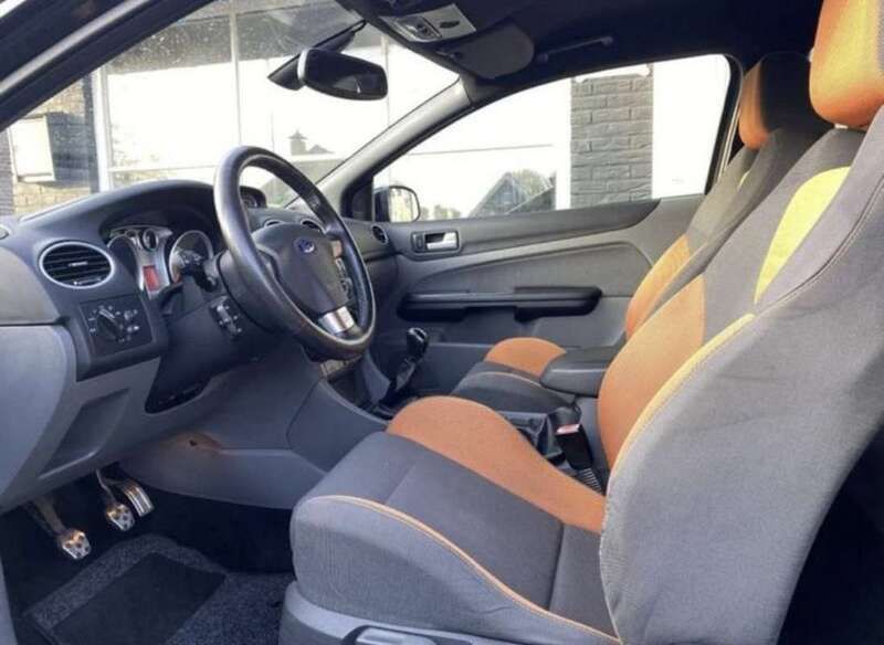 Zwart Gebruikt 2008 Ford Focus ST Hatchback | € 10.500 (Iets duurder) - Afbeelding 1/4