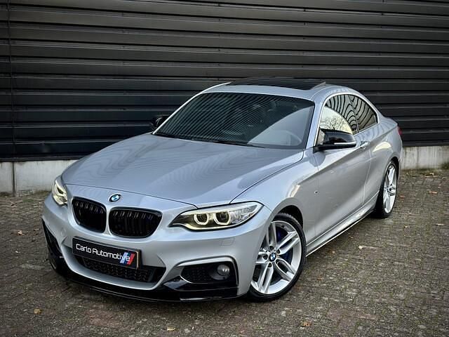 Grijs / glaciersilber metallic Gebruikt 2015 BMW 220 M Performance Coupé | € 19.950 (Goede deal) - Afbeelding 1/4