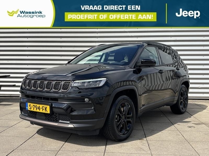 Zwart, metallic lak Gebruikt 2023 Jeep Compass SUV | € 29.935 (Eerlijke prijs) - Afbeelding 1/4