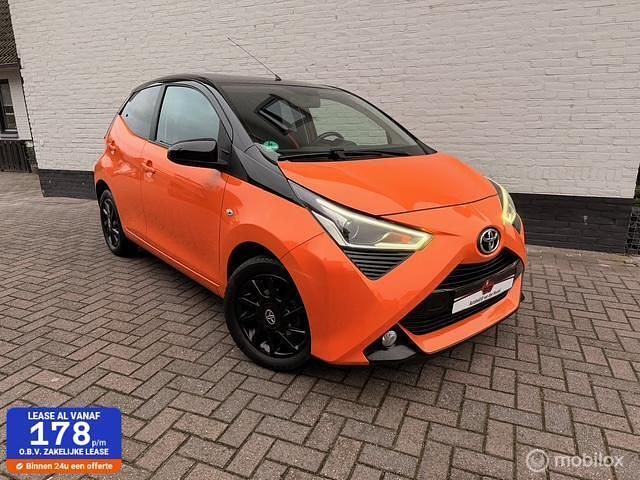 Oranje Gebruikt 2019 Toyota Aygo X-clusiv Hatchback | € 10.795 (Eerlijke prijs) - Afbeelding 1/4