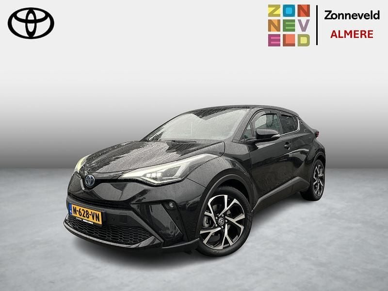 Zwart Gebruikt 2022 Toyota C-HR Executive SUV | € 25.499 (Eerlijke prijs) - Afbeelding 1/4