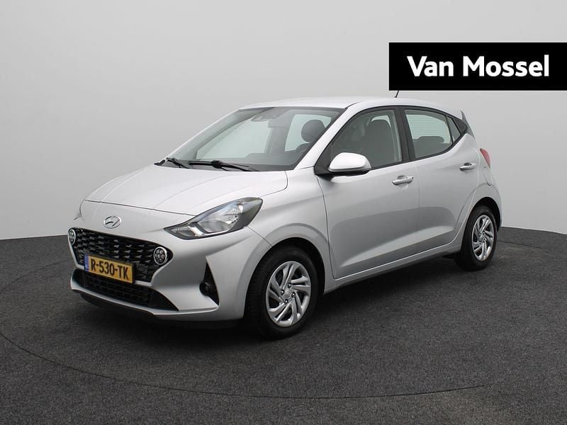 Grijs Gebruikt 2022 Hyundai i10 Comfort Hatchback | € 12.240 (Eerlijke prijs) - Afbeelding 1/4