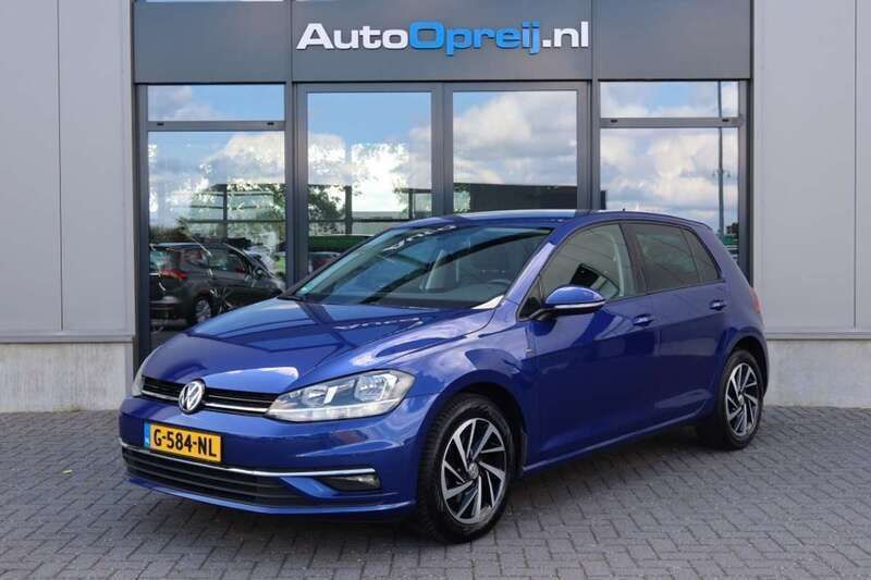 Blauw, metallic lak Gebruikt 2018 VW Golf VII Highline Hatchback | € 16.745 (Eerlijke prijs) - Afbeelding 1/4
