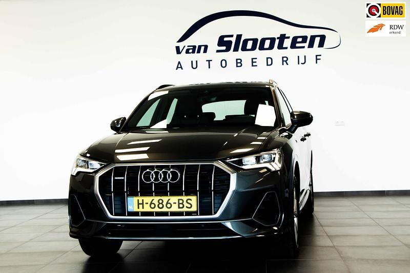 Grijs, metallic lak Gebruikt 2020 Audi Q3 S-Line SUV | € 36.950 (Goede deal) - Afbeelding 1/4