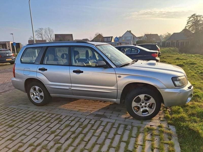 Zilver Gebruikt 2002 Subaru Forester SUV | € 3.250 (Eerlijke prijs) - Afbeelding 1/4
