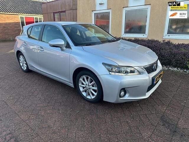 Grijs Occasion 2012 Lexus CT200h Hatchback | € 9.450 (Eerlijke prijs) - Afbeelding 1/4