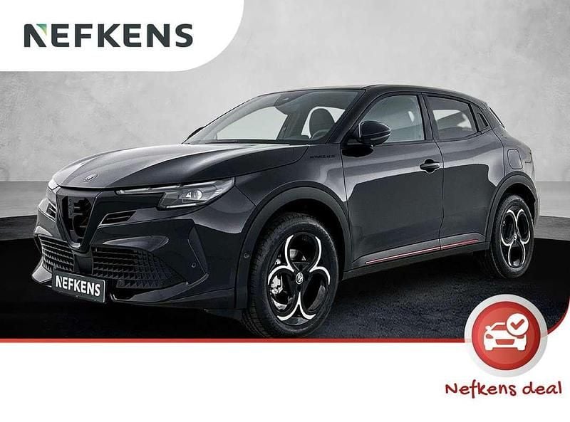 Zwart Nieuw 2025 Alfa Romeo Junior SUV | € 44.995 - Afbeelding 1/1